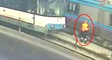 Rayları Temizleyen Tramvay İşçisine, 2 Tramvay Birden Çarptı