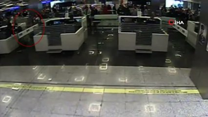 Atatürk Havalimanı'nda uyuşturucu operasyonu...Kadın kurye vücuduna sarılı halde 5 kilo 358 gram kokain ile yakalandı
