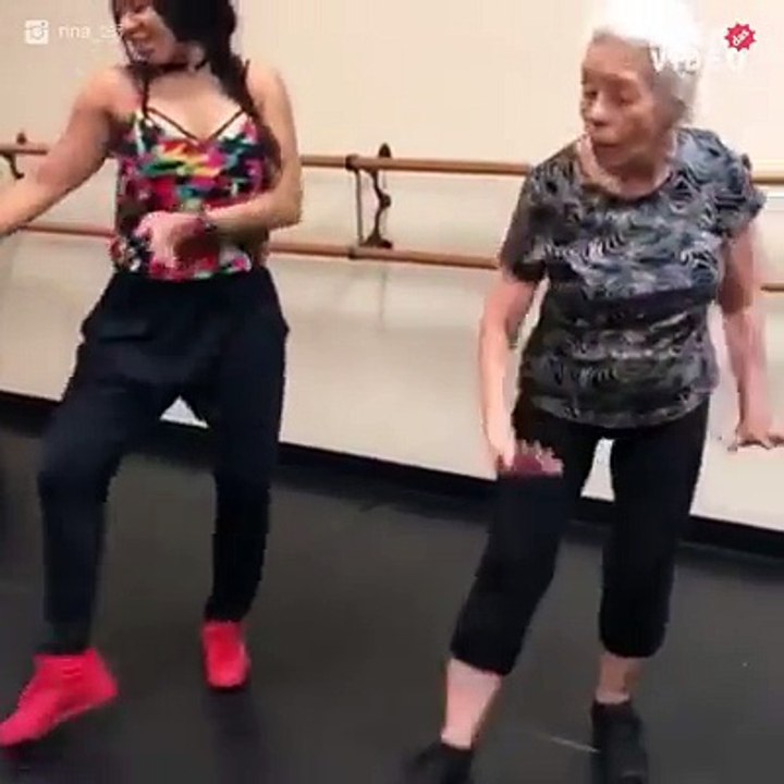 Diese Dame ist 90 Jahre alt und tanzt eindeutig besser als viele von uns Via: