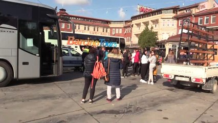 Sürücünün El Frenini Çekmeyi Unuttuğu Otobüs Bariyerlere Çarptı