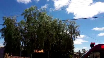 Criança é socorrida ao cair em escada