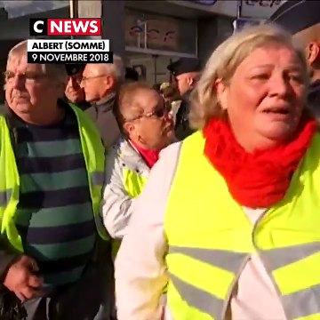 Macron c'est un dictacteur Les gilets jaunes évacués de force à Albert