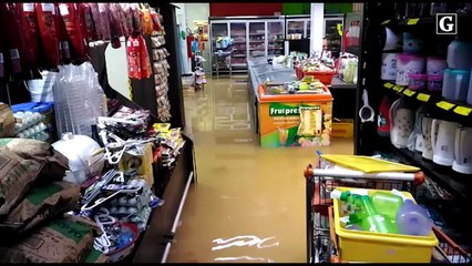 Supermercado fica alagado em Vila Velha