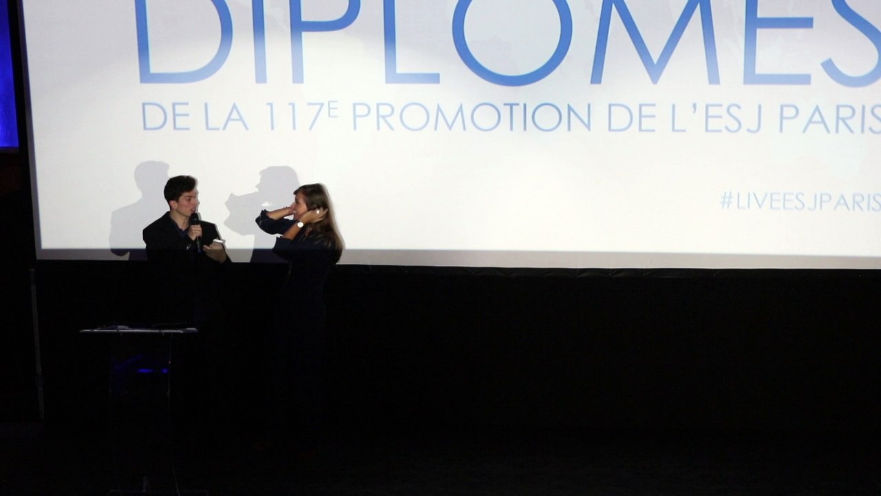 Portrait d'Ophélie Meunier, marraine de la remise des diplômes par Camille Garcette