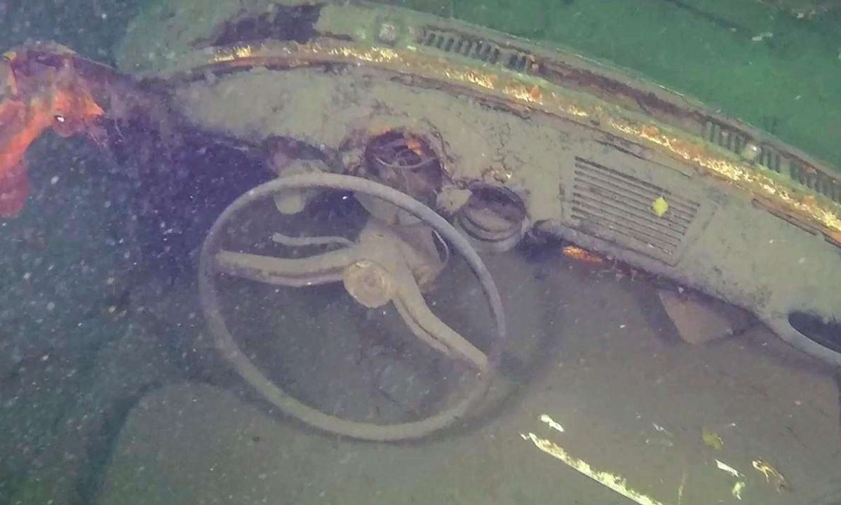 Épaves et poisson rouge