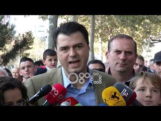 Ora News - Basha krah banorëve tek Unaza: Prishja e shtëpive jo për rrugën, por ndërtim pallatesh