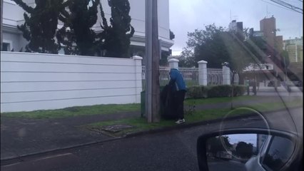 Protesto em rua próxima do Couto Pereira