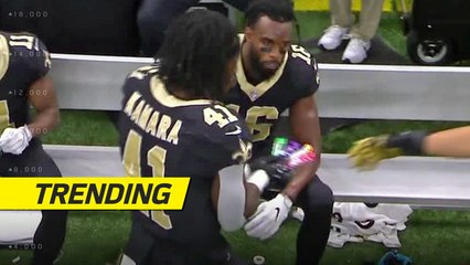 Alvin Kamara hands out Air Heads to his teammates following TD