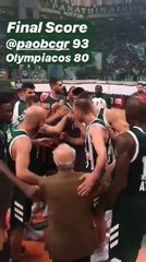 Panathinaikos' players celebrate the W against Olympiacos with Thanasis Giannakopoulos