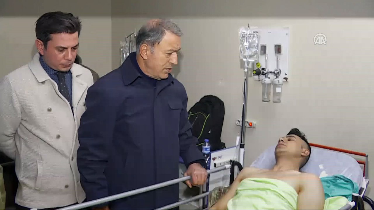 Milli Savunma Bakanı Akar: (Üs bölgesindeki patlama) 'Adli, idari, teknik çalışmalar için gerekli görevlendirmeler yapıldı' - HAKKARİ