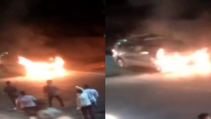 Download Video: Car Catches Fire Near Railway Station In Pune, Watch Video | Oneindia News