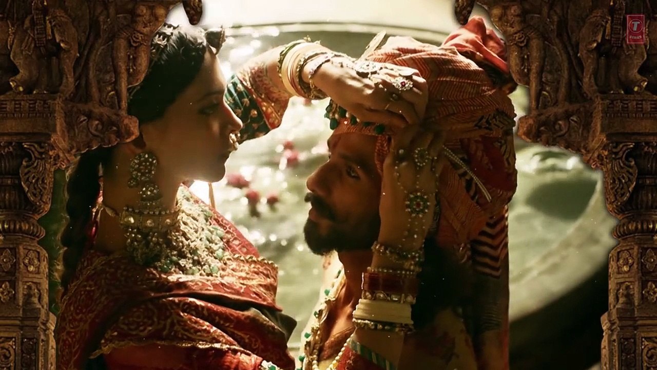 Padmaavat_ Nainowale Ne Lyrical Video Song cutting  Deepika Padukone _ Shahid Kapoor _ Ranveer Singh (online-video-cutter.com)