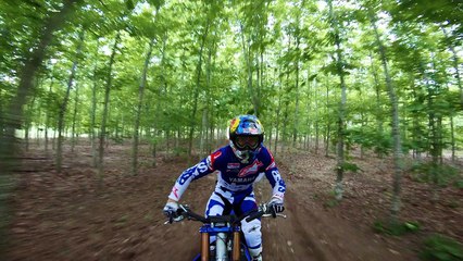 VIDÉO - Tom Pagès, la folle vidéo d'un motard acrobate