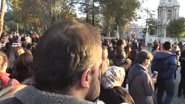 10 Kasım Atatürk Anma Günü - Dolmabahçe Sarayı Atatürk'ün Yatağına Karanfil Bırakma (1)