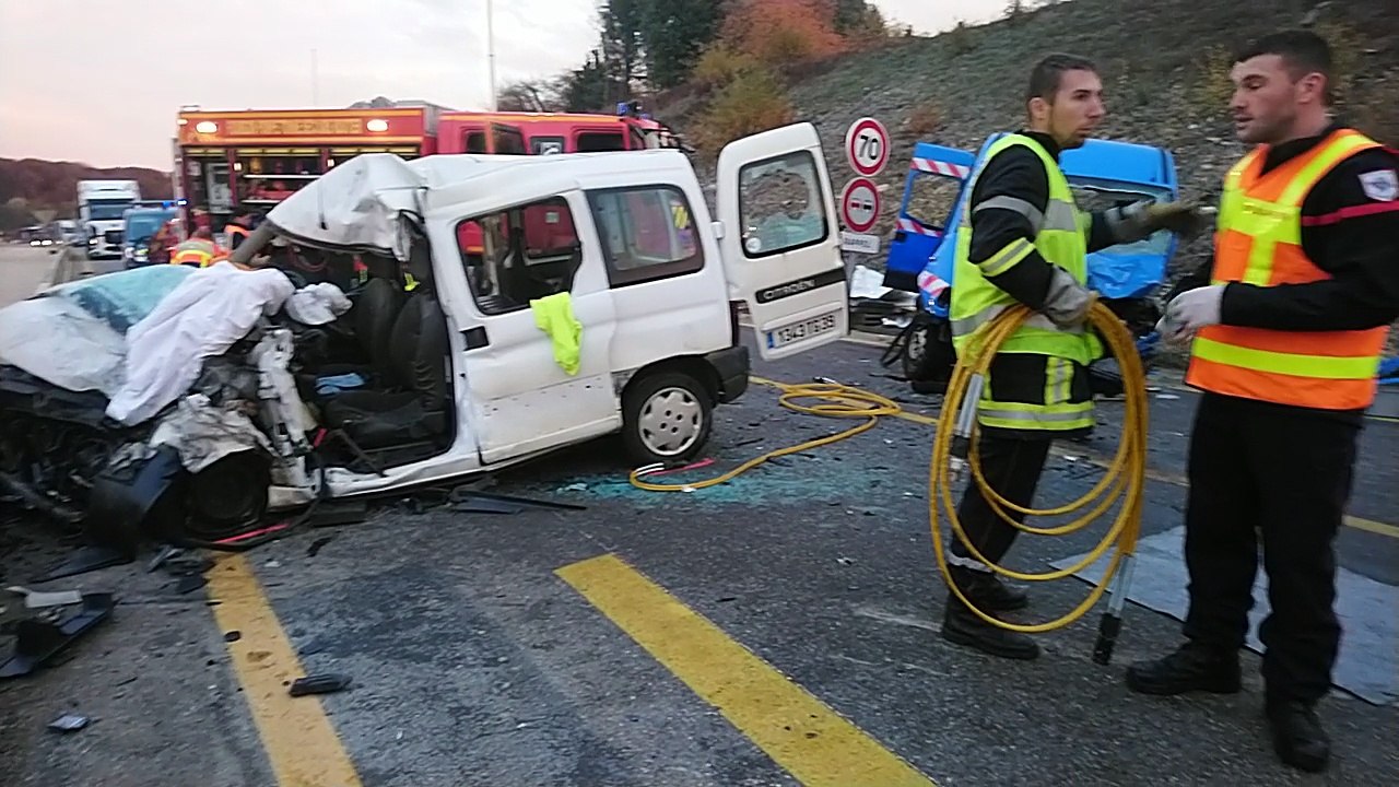 Deux utilitaires sont entrés en collision sur u...