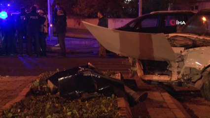 Otomobiller çarpıştı: 1 ölü, 1'i çocuk 3 yaralı