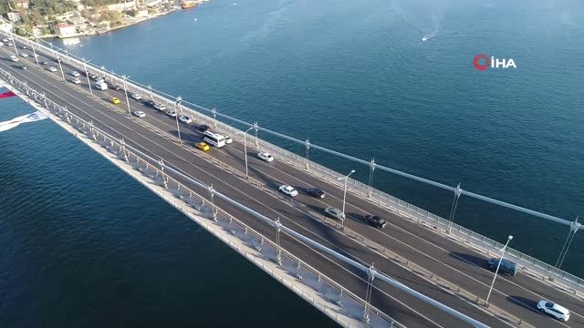 15 Temmuz Şehitler Köprüsü'nde 9'u 5 Geçe Ata'ya Saygı Duruşu Havadan Görüntülendi