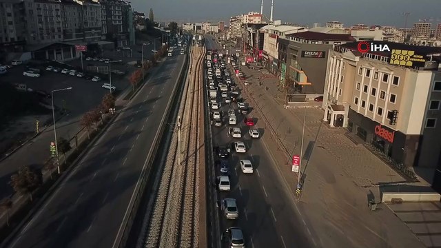 Bursa’da 9,05'te trafiği böyle durdurup Atatürk'ü andılar, o anlar havadan görüntülendi