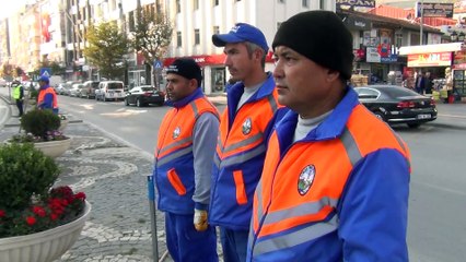Temizlik işçilerinden Ata'ya saygı