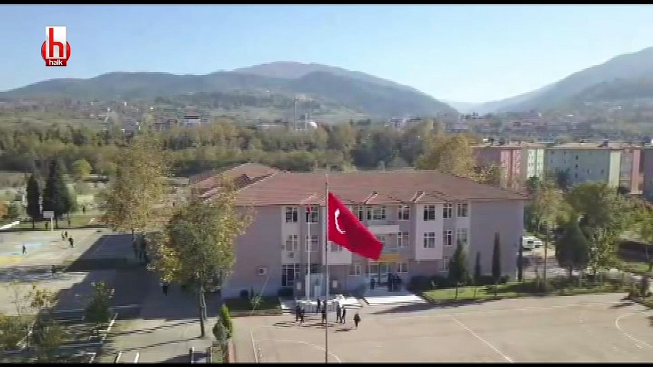 Lise öğrencilerinden tüyleri diken diken eden 10 Kasım koreografisi!