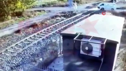 Hemzemin geçitte evli çiftin hayatını kaybettiği tren kazası kamerada