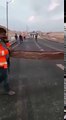 فيديو: لحظة أنهيار أجزاء من شارع بطريق البحر الميت