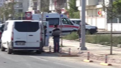 Diyarbakır'da Kadın Cinayeti...boşanmak İsteyen Eşine Cadde Ortasında Kurşun Yağdırdı
