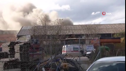 Kartal'da Plastik Boru Üreten Bir Fabrikanın Bahçesindeki Çöpler Alev Alev Yandı