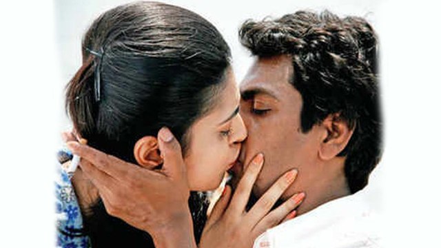 Kubbra Sait Backs Nawazuddin Siddiqui | Filmibeat Telugu