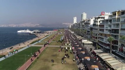 İzmir'de Binlerin Katıldığı "Ata'ya Saygı Yürüyüşü" Havadan Görüntülendi
