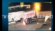 Report Tv - Autobusi s’i bindet stopit të policisë, merr përpara tre automjete