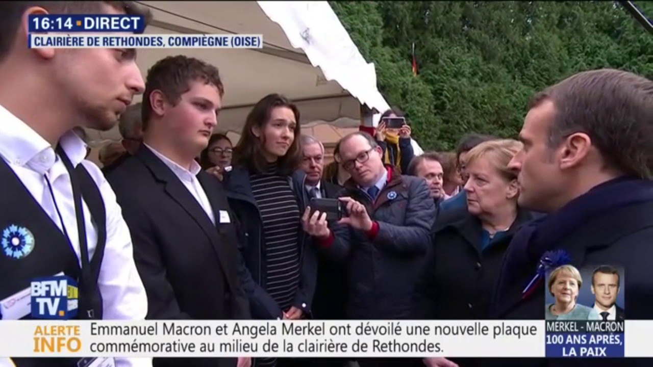 Macron à la rencontre de jeunes : "Notre Europe depuis 73 ans est en paix. Il n'y a pas de précédent (...) Le message est de ne rien céder aux passions tristes, aux tentations de la division et de tout faire pour continuer à œuvrer ensemble"