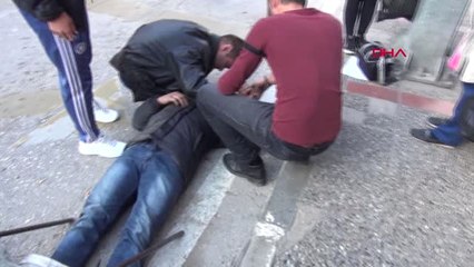 Balıkesir Kağıt Toplayan Genç Açlık ve Yorgunluktan Bayıldı