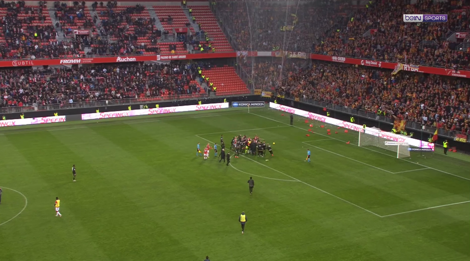 Domino's Ligue 2 : Deux expulsions et des sièges jetés après le derby entre Valenciennes et Lens