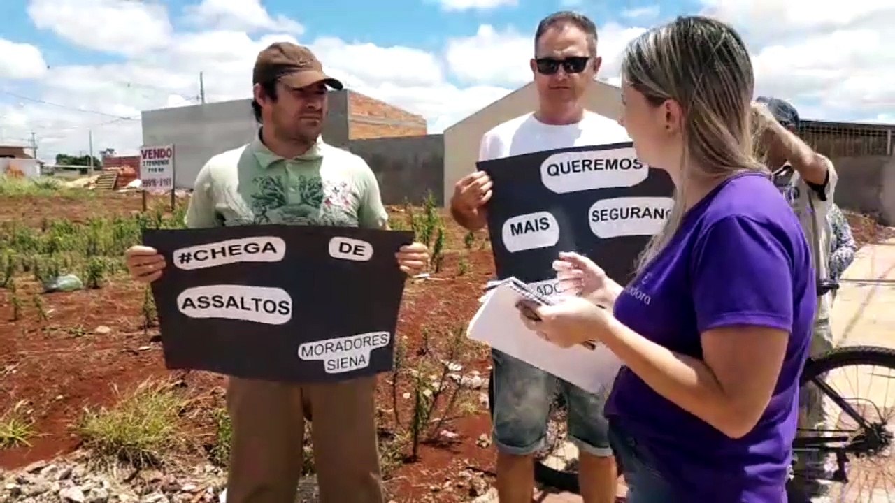 Moradores do Loteamento Siena realizam protesto cobrando por mais segurança