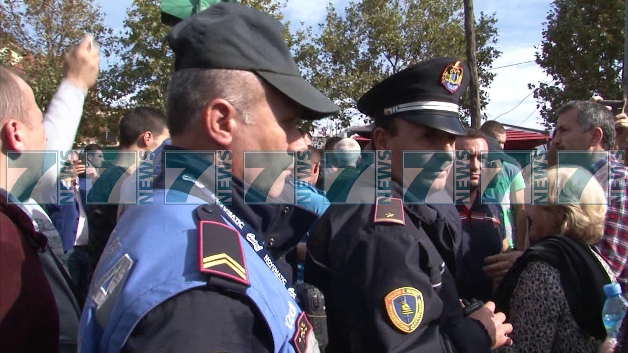 TENSION NE PROTESTA E UNAZES, BANORET PERPLASEN ME DREJTUESIT E MJETEVE - News, Lajme - Kanali 7