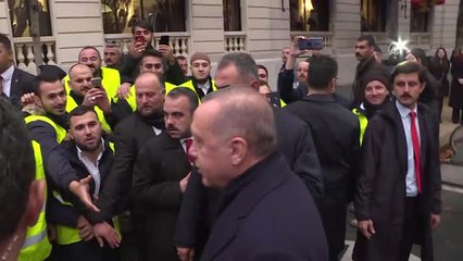 Cumhurbaşkanı Erdoğan, Fransa'da Sevgi Gösterileriyle Karşılandı (2)
