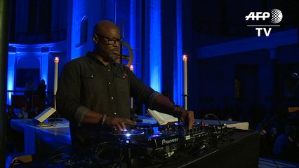 Devenu pasteur, le père de la techno minimale mixe à Berlin