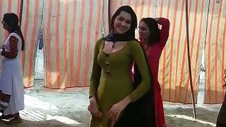 girl dance in pakistani marriege ceromany