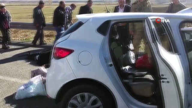 Otomobil ters şeride giren tırla çarpıştı: 3 ölü