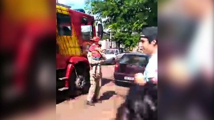 Bombeiros fazem visita a fã mirim no dia do aniversário