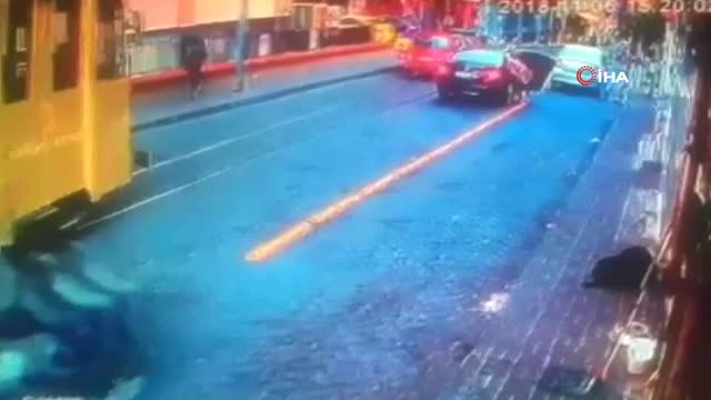 Kadıköy Moda'da Yürekleri Ağza Getiren Kaza Kamerada