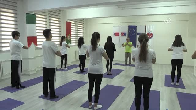 Öğrenciler Sınav Stresini Yoga ile Yenecek
