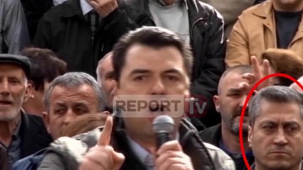 Download Video: Basha në krah të pedagogut të arrestuar: Nxirrini zvarrë nga zyrat, shpojuni gomat e makinave