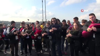 Köprüde Tulumla Şov Yaptılar