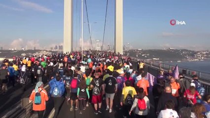 Köprüde Renkli Görüntüler