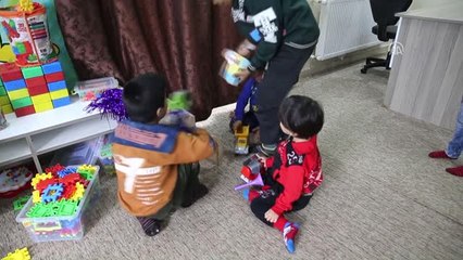 Suriyeli Çocukların Oyuncak Sevinci