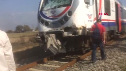 İzmir Yolcu Treninin Çarptığı Kamyonun Şoförü Yaralandı