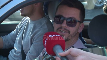 Télécharger la video: Hyrja drejt Tiranes, kaos ne trafik tek rrethrrotullimi i “Shqiponjes”