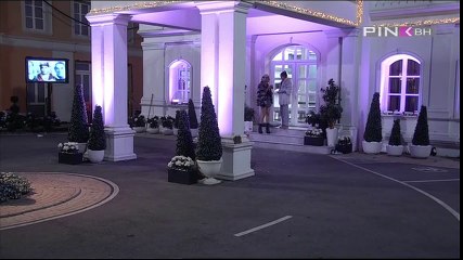 Dorotea i Marijana se popele na sto i SUTIRAJU  flase i tanjire